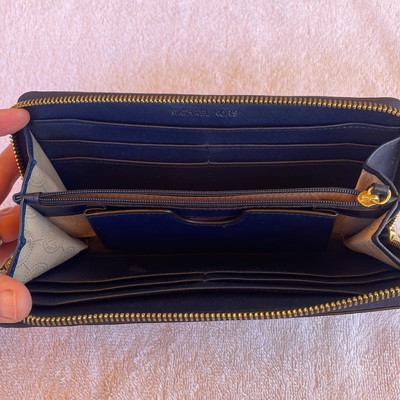 Michael Kors NWOT Jet Set Travel Large blue Leather Continental Wallet/Wristlett - Picture 4 of 10